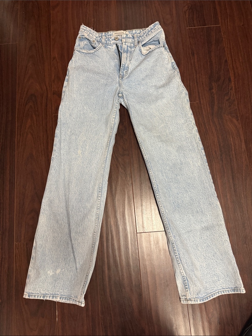 Abercrombie & Fitch Light Wash 90s relaxed, high-rise Jeans